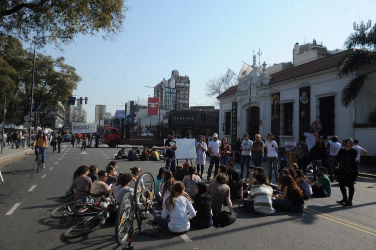 Sociedad Corte en Cabildo y Juramento Protesta de estudiantes y docentes de Ciencias Exactas Foto Guillermo Rodriguez Adami