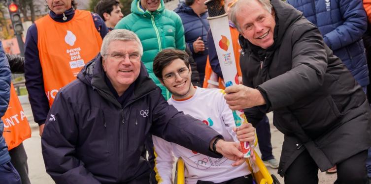 La llama olímpica de Buenos Aires 2018, relevada por atletas con discapacidad en Ushuaia Foto: Guido Martini / Buenos Aires 2018