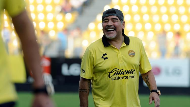 Diego festeja un nuevo triunfo de su equipo, Dorados de Culiacán. (Juan Manuel Foglia. Archivo)