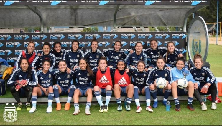 El plantel completo que buscará la clasificación al Mundial de Francia. - Clarín
