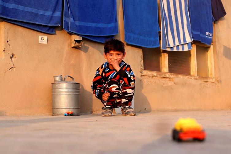 A los 7 años, Murtaza Ahmadi sufre porque no puede jugar a la pelota en Kabul. (Foto: EFE/ Hedayatullah Amid)