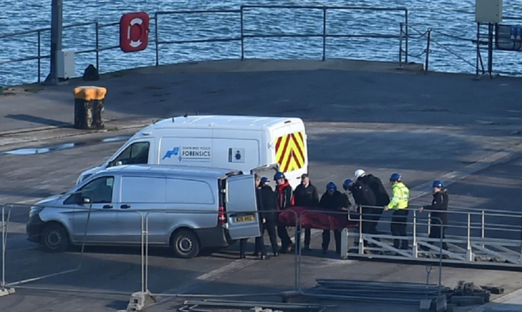 El cuerpo fue llevado al puerto de Portland (Foto: AFP)