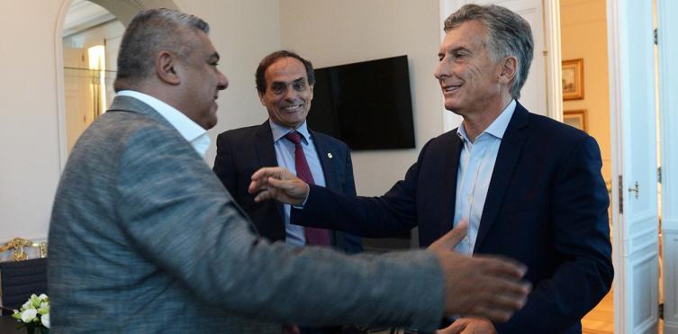 Claudio Tapia y Mauricio Macri. (Foto: Presidencia de la Nación).