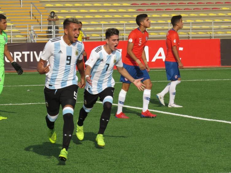 Matías Godoy (9) festeja su gol a los 17 segundos del primer tiempo para el 1-0 parcial ante Chile. (@Argentina)
