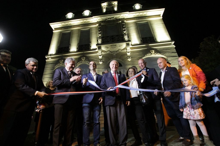 El gobernador encabezó el acto de inauguración de las remodelaciones de la Casa de la Cultura. Foto: Mauricio Garín