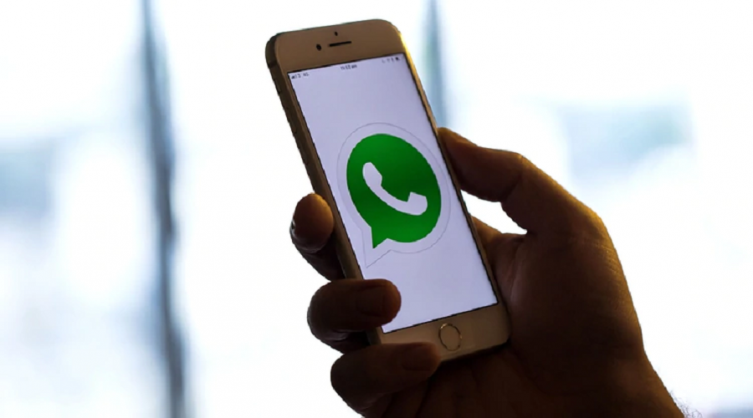 WhatsApp intenta dar mayor seguridad a los usuarios permitiéndoles tener mayor acceso a la información sobre el contenido que envían (Foto: Jason Alden/Bloomberg)