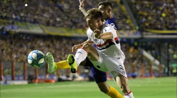 Lo último que se vio de Cacciabue: el partido en el que se lesionó ante Boca. (Sitio oficial)