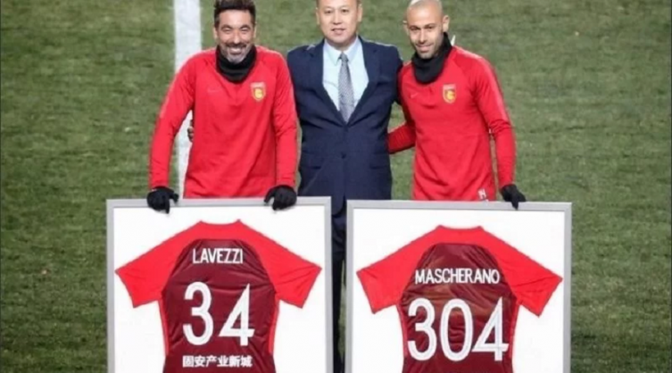Camisetas enmarcadas para Lavezzi y Mascherano. - Rosario3