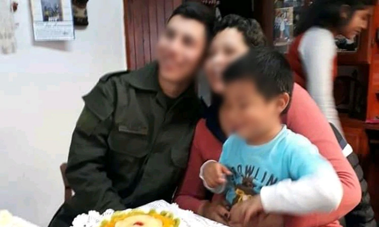 M.M, su hijo menor víctima del crimen y su hijo mayor, militar en un cuartel de Puerto Deseado. - INFOBAE