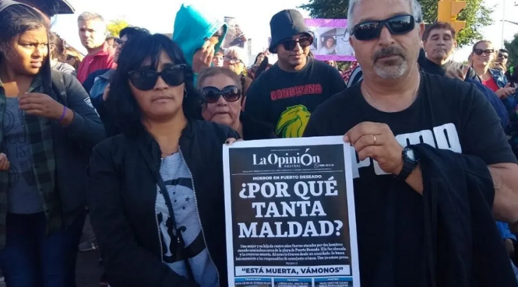 Una postal de la marcha pidiendo justicia en Puerto Deseado. - Crónica