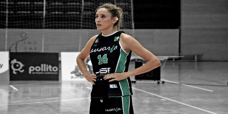 Marta Pérez, jugadora del Barakaldo EST, de la Liga Femenina 2, también médica - TyC Sports