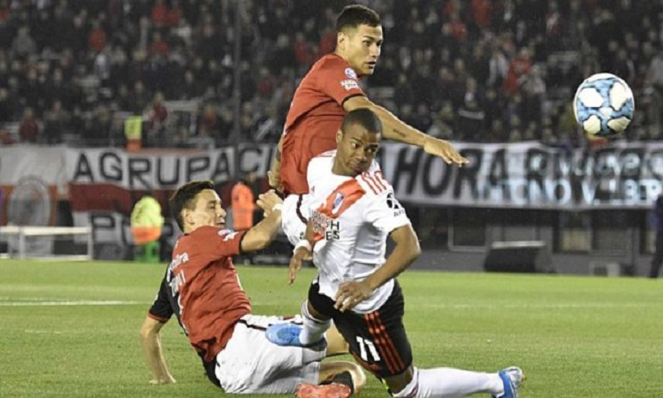 El lateral derecho de Colón Alex Vigo - UNO Santa Fe