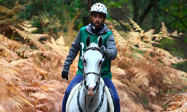 Un jinete emiratí recibió la sanción más grave en la historia de la hípica por el dopaje de su caballo (@abh)