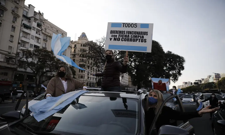 Quienes protestaron consideran que la reforma judicial beneficiaría a los funcionarios incluidos en causas de corrupción Fuente: LA NACION - Crédito: Santiago Filipuzzi