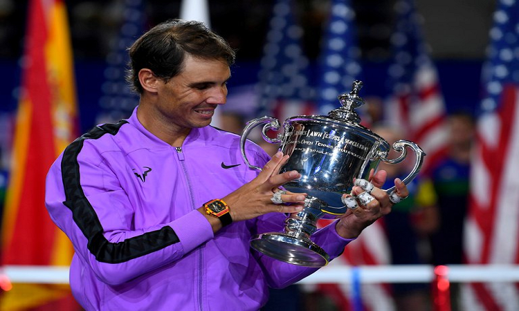 Rafael Nadal con el trofeo de campeón en 2019 (USA TODAY)