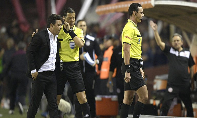 La Conmebol definió cómo elegirá los árbitros de la Copa Libertadores (Foto: AFP)