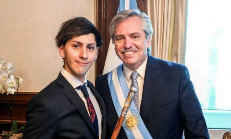 Dyhzy junto con Alberto Fernández el 10 de diciembre de 2019 - exitoína