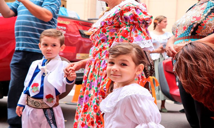 Niños en la Fiesta Nacional del Chamamé (Foto: @CorrientesGob)