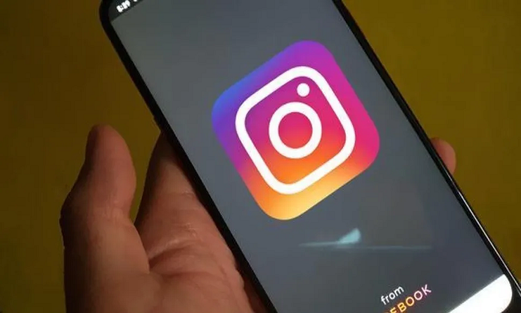 Instagram salió a desmentir las acusaciones de que utilizaba la cámara frontal para espiar usuario.- Crónica