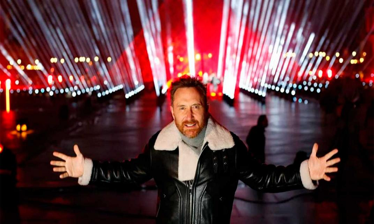David Guetta despide el año con un show benéfico por streaming desde el Louvre -  Foto web.