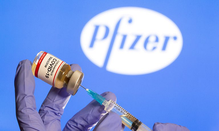 La EMA desaconseja retrasar la segunda dosis de la vacuna de Pfizer más de 42 días (Reuters)
