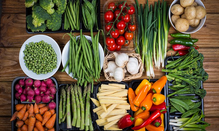 Un estudio determinó la cantidad justa de frutas y verduras que hay que consumir para vivir más años (Shutterstock)