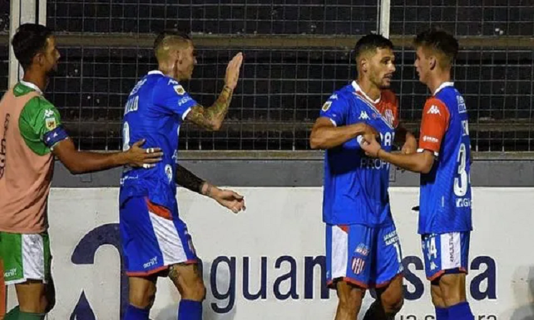 La última vez que un delantero de Unión marcó un gol fue por la 4ª fecha en el triunfo 1-0 ante Patronato con gol de Juan Manuel García. - UNO Santa Fe