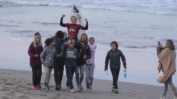 El surf tiene futuro: el hijo de 12 años del más ganador de la historia se consagró bicampeón nacional - TyC Sports