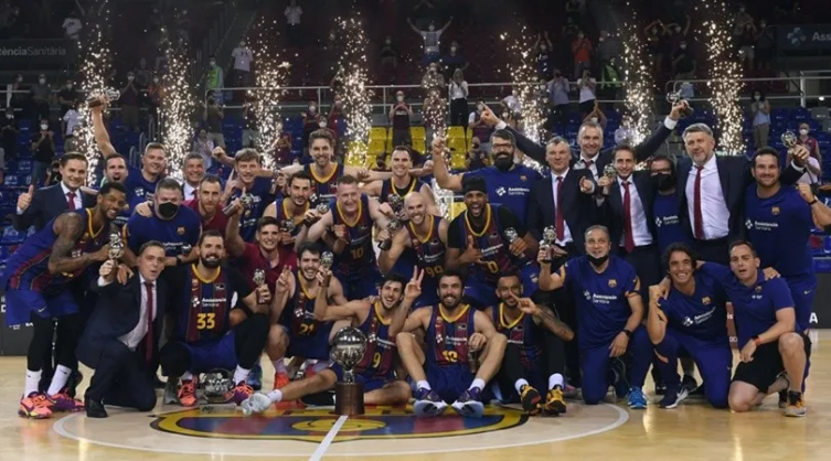 Leandro Bolmaro se coronó campeón con Barcelona Foto: Twitter @ACBCOM