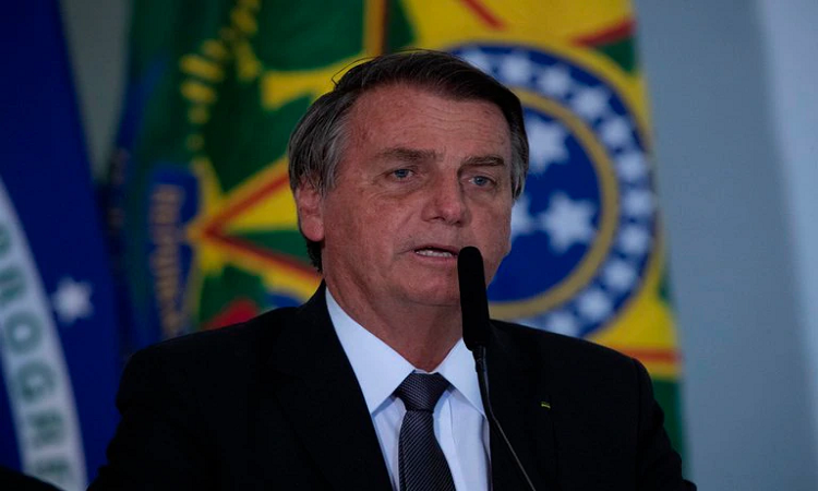 Jair Bolsonaro reveló que su esposa se vacunó en Estados Unidos y recibió una ola de críticas - Infobae