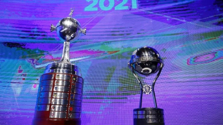 Trofeos de la CONMEBOL Libertadores y CONMEBOL Sudamericana (Foto: Getty Images)