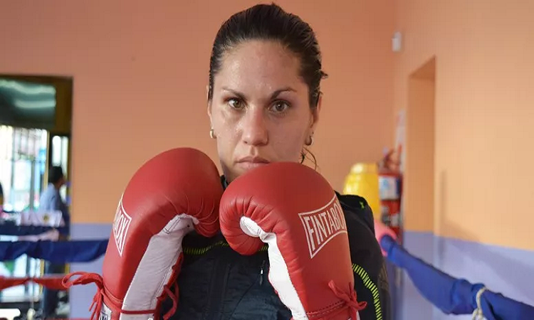 Boxeadora rosarina no podrá pelear porque no reconocen sus vacunas - El Cordillerano