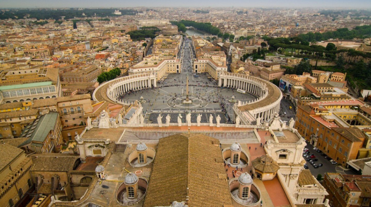 La Iglesia católica y un debate por el requisito del celibato sacerdotal. Una imagen aérea del Vaticano (Foto: imagen ilustrativa Pexels)