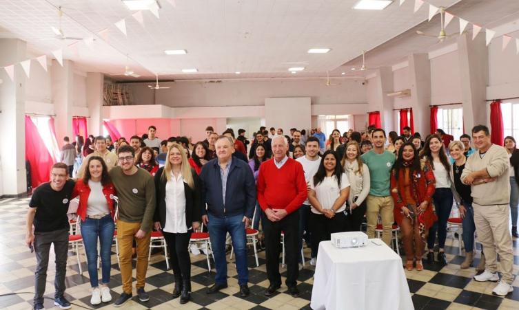 Encuentro de Juventud Radical en Ceres – Prensa Senador Felipe Michlig
