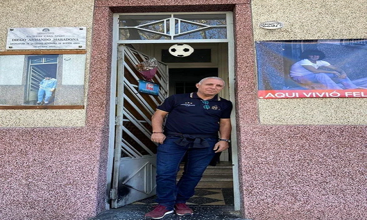 Hristo Stoickhov estuvo de visita en la primera casa de Maradona - Doble Amarilla