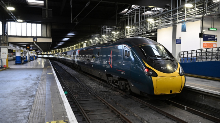Por la inflación, trabajadores volvieron a paralizar los trenes en el Reino Unido - télam