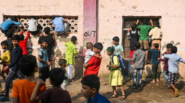 Las escuelas de Nueva Delhi, una ciudad de más de 20 millones de personas, estarán cerradas por contaminación ambiental Foto: AFP