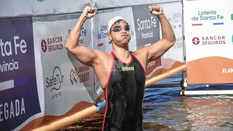 El nadador oriundo de Río Gallegos, Matías Díaz Hernández se adjudicó la edición 46ª de Santa Fe-Coronda. Gentileza de Hugo Pascucci (@pascuccihugo)