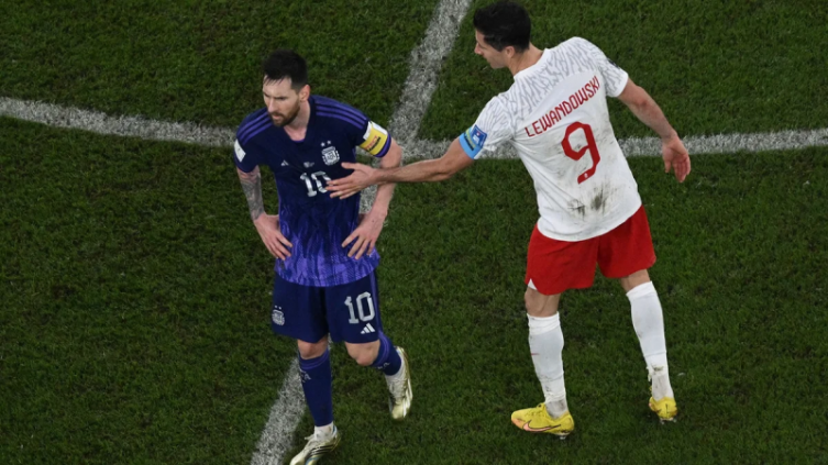 El tenso cruce entre Messi y Lewandowski sobre el final del triunfo de Argentina ante Polonia por el Mundial Qatar 2022 - Infobae