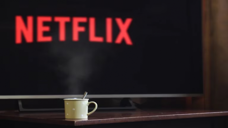 Netflix revela el plan para que nadie comparta su cuenta. La aplicación ya tiene un plan con el que buscará controlar el uso compartido de las cuentas fuera de un mismo hogar. - Infobae 