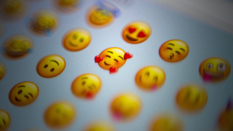 ¿Qué sentimientos se ocultan detrás de los emojis? - Unsplash