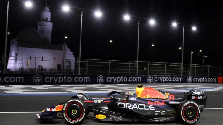 Checo Pérez logró un gran triunfo en Arabia Saudita: Verstappen completó el 1-2 de Red Bull y lidera el campeonato de la Fórmula 1 - Infobae