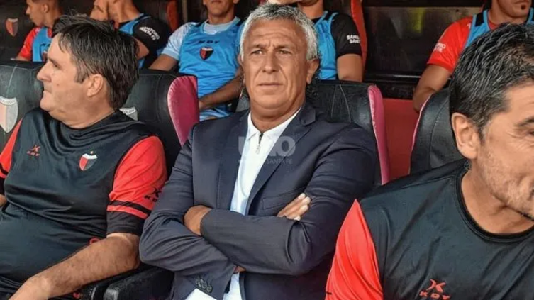 Se conoció la sanción que sufrió el DT de Colón Néstor Gorosito y sus colaboradores por ser expulsados en el partido ante Independiente. - UNO Santa Fe / José Busiemi