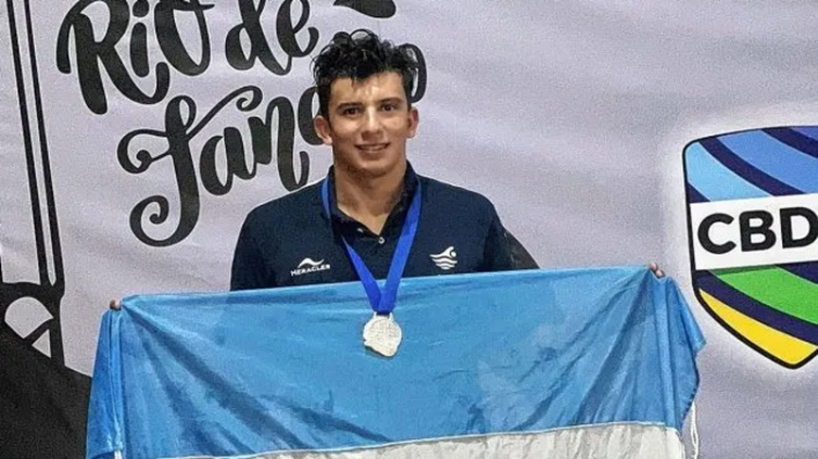 Tomás Di Paolo cosechó medalla de oro en los 100 y 200 metros espalda, y en los 200 metros mariposa en la Copa Federaciones. Gentileza prensa Cadda