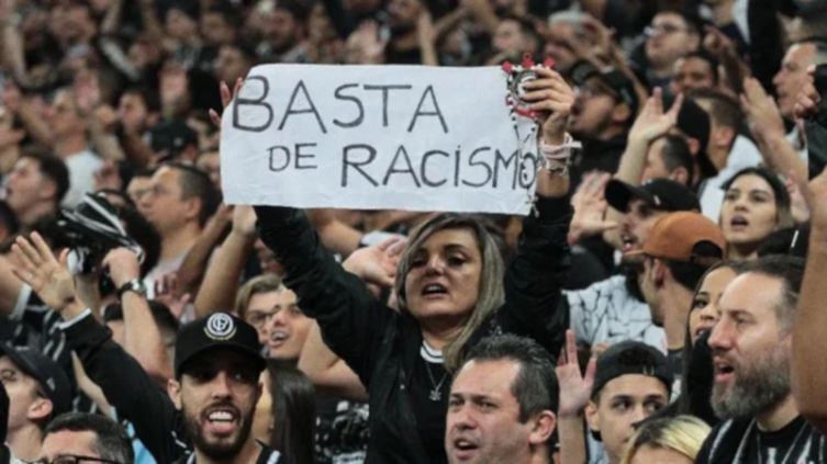 El fútbol sudamericano, firme contra el racismo: concientización y duras sanciones - Doble Amarilla