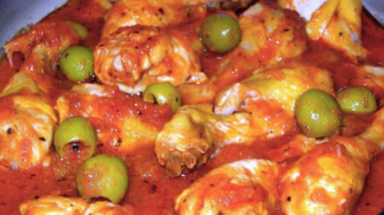 Pollo a la cacerola con aceitunas, muy fácil y sabrosísimo y en 3 pasos - PRONTO