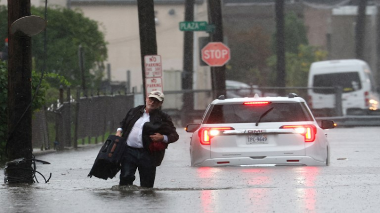 Nueva York bajo el agua: declararon la emergencia por fuertes lluvias e inundaciones - Agencia Noticias Argentinas NA