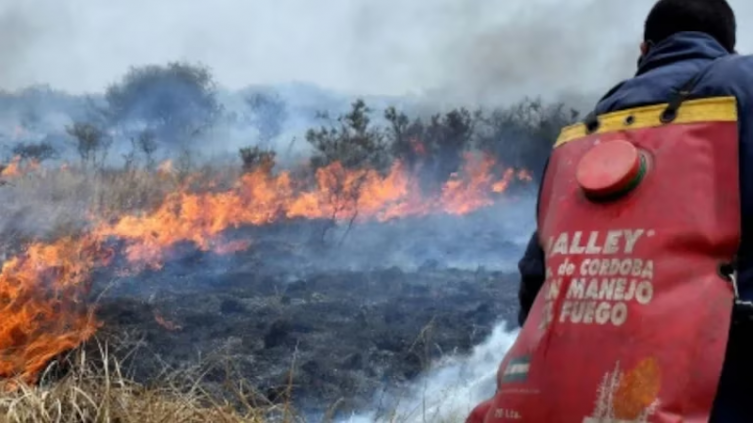 Siguen los incendios forestales: reportaron varios focos activos en Catamarca, Buenos Aires, Córdoba y La Pampa  (Télam)
