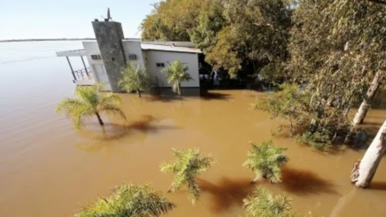 Hay más de 1.500 evacuados en Concordia por la crecida del río Uruguay (Télam)