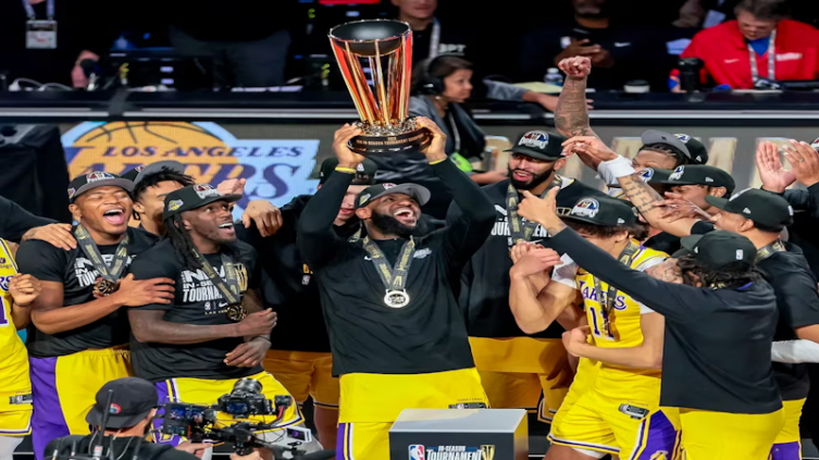 Con una actuación deslumbrante de Anthony Davis, los Lakers de LeBron James se consagraron campeones del nuevo torneo de la NBA -Infobae